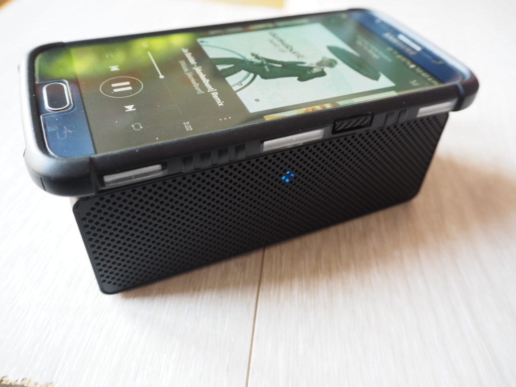 Olixar Drop and Play Wireless Speaker with phone